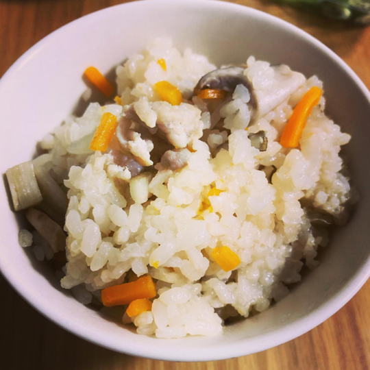 炊飯器で簡単！「出汁パック」で作る本格炊き込みご飯